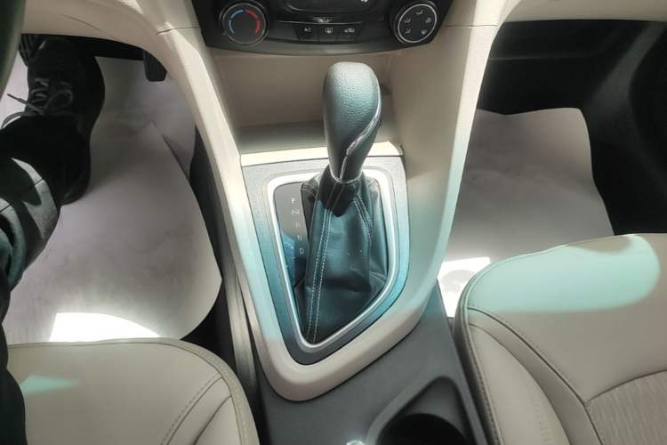 Used Buick GT 2017 15N Automatic Elite Version Gear Lever
