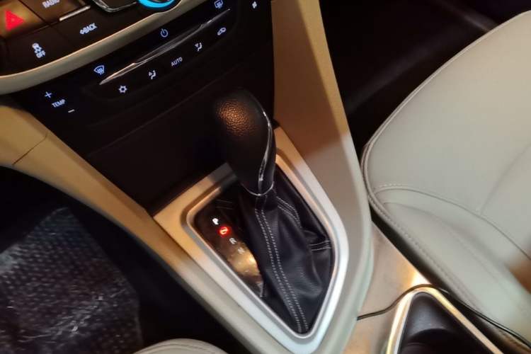 Used Buick GT 2017 15N Automatic Deluxe Edition Gear Lever