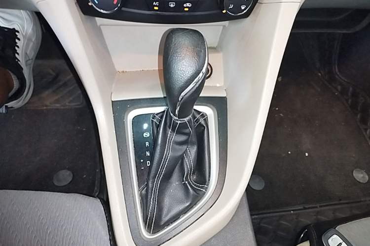 Used Buick GT 2017 15N Automatic Elite Version Gear Lever
