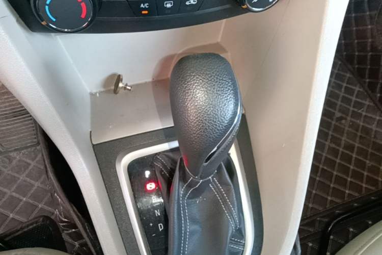 Used Buick GT 2017 15N Automatic Elite Version Gear Lever