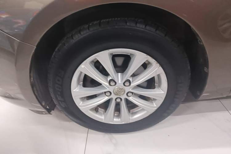 Used Buick GT 2017 15N Automatic Entry-Level Trim Left Front Wheel Hub