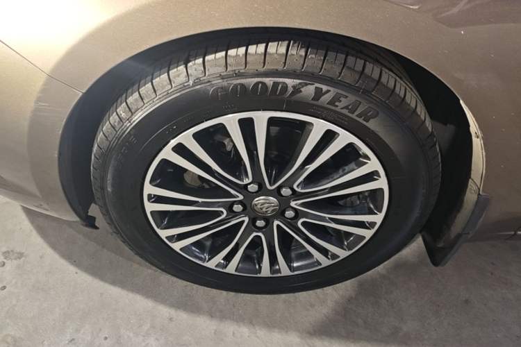 Used Buick GT 2017 15N Automatic Deluxe Edition Left Front Wheel Hub