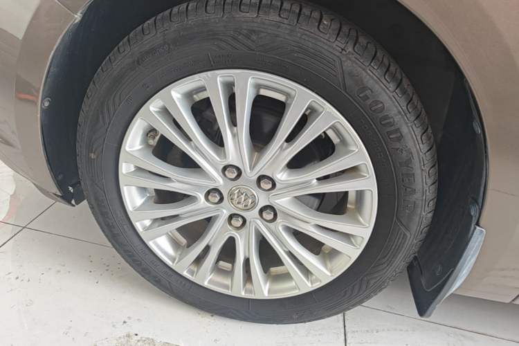 Used Buick GT 2017 15N Automatic Elite Version Left Front Wheel Hub