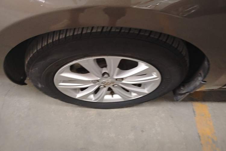 Used Buick GT 2017 15N Automatic Entry-Level Trim Left Front Wheel Hub