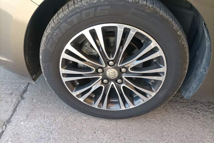 Used Buick GT 2017 15N Automatic Deluxe Edition Left Front Wheel Hub