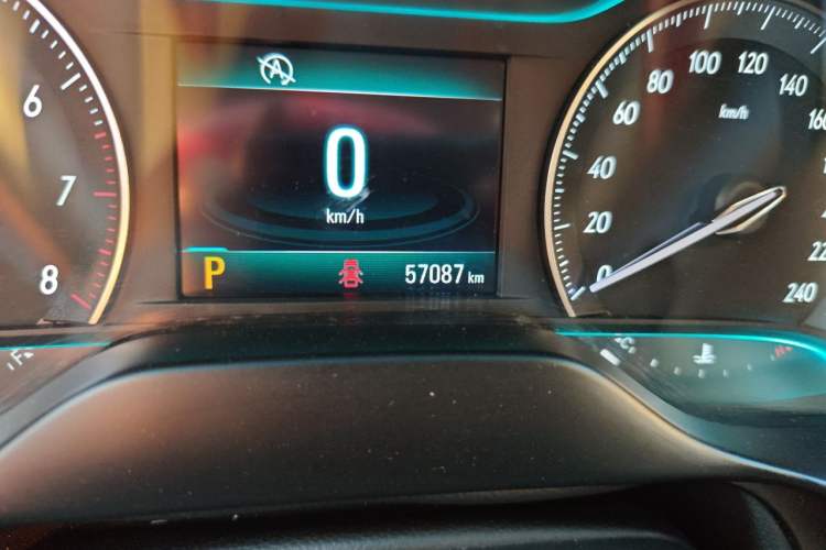 Used Buick GT 2017 15N Automatic Elite Version Odometer Close Up