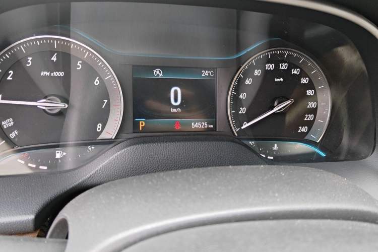 Used Buick GT 2017 15N Automatic Deluxe Edition Odometer Close Up