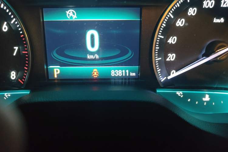Used Buick GT 2017 15N Automatic Elite Version Odometer Close Up