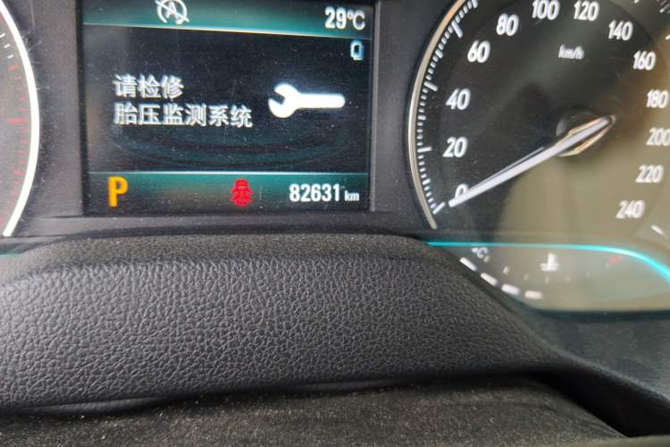 Used Buick GT 2017 15N Automatic Deluxe Edition Odometer Close Up