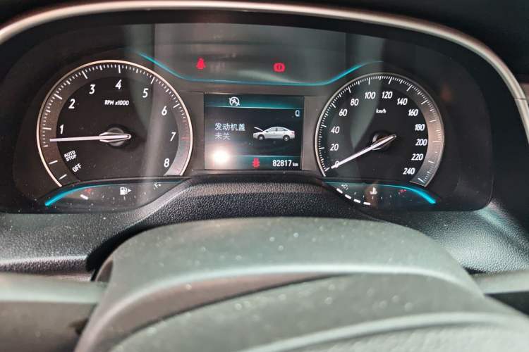 Used Buick GT 2017 15N Automatic Elite Version Odometer Close Up