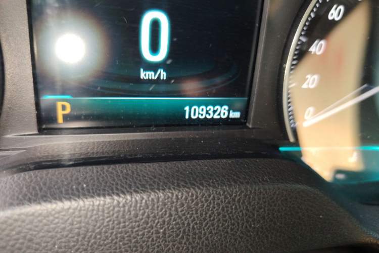 Used Buick GT 2017 15N Automatic Deluxe Edition Odometer Close Up