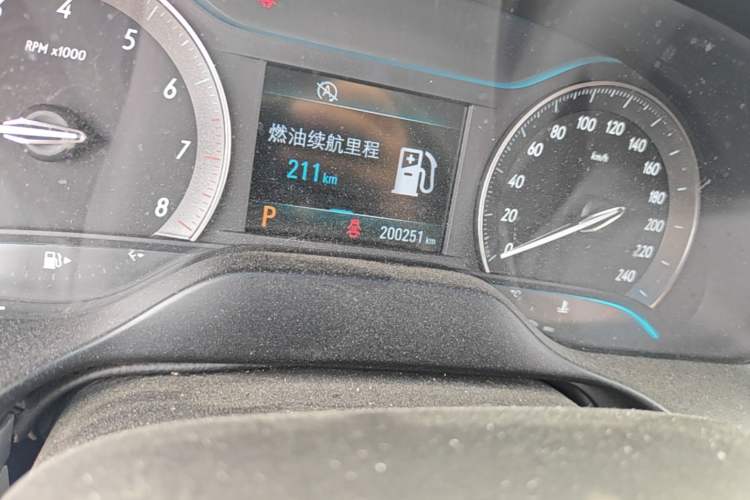 Used Buick GT 2017 15N Automatic Elite Version Odometer Close Up