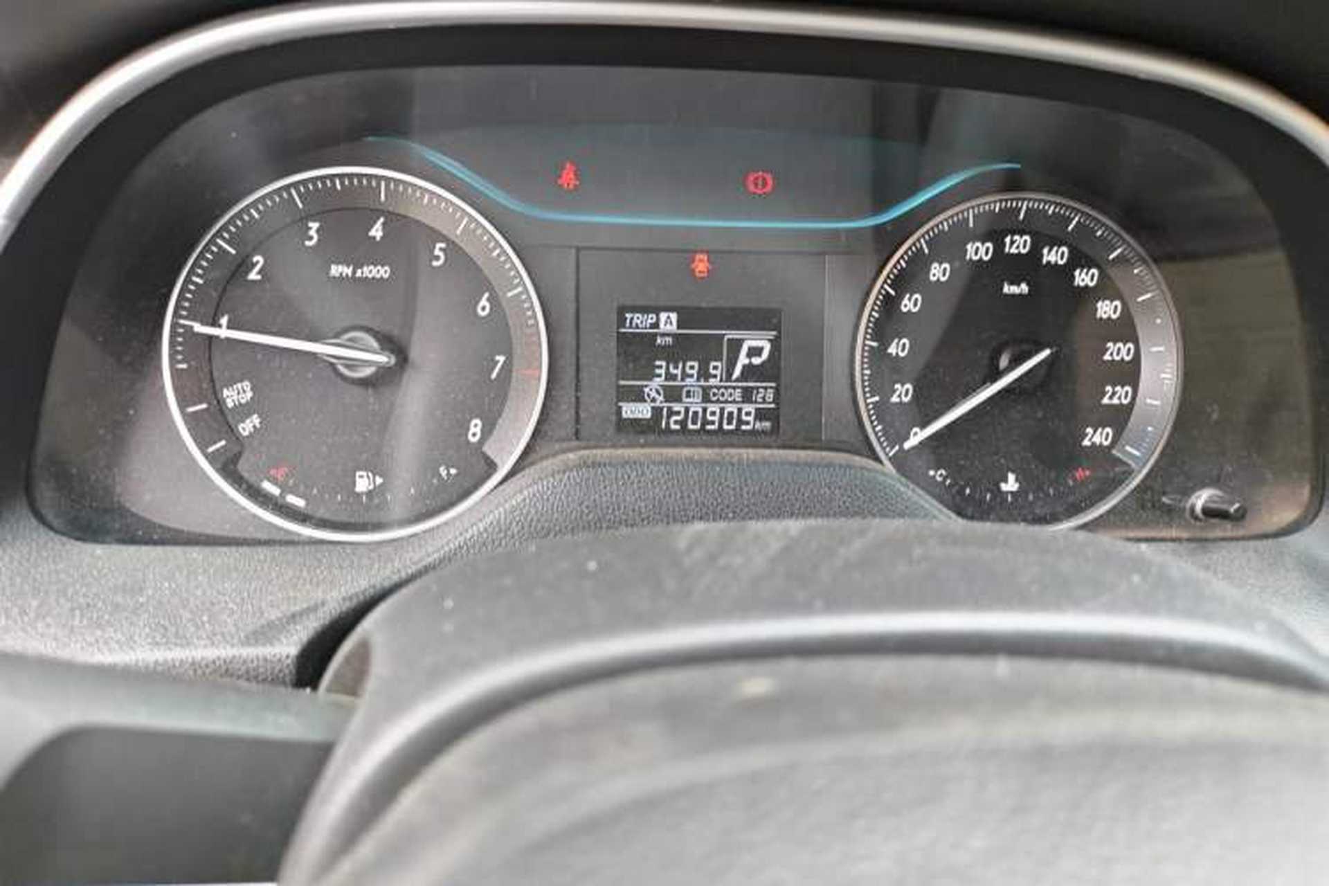 Used Buick GT 2017 15N Automatic Entry-Level Trim Odometer Close Up