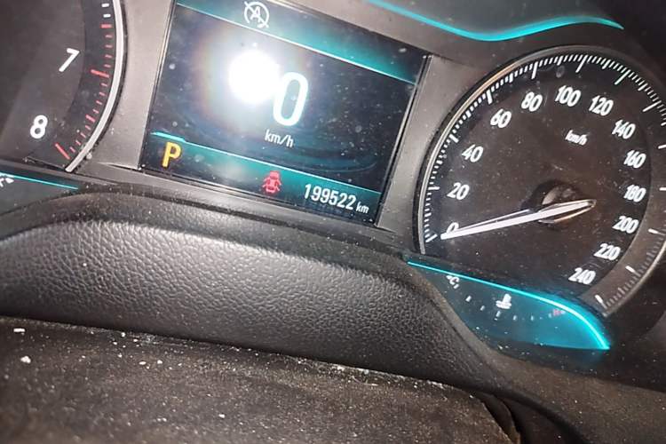 Used Buick GT 2017 15N Automatic Elite Version Odometer Close Up
