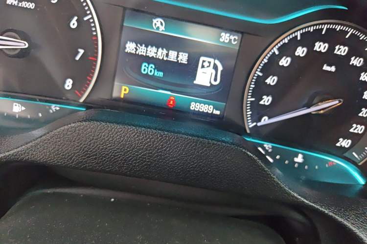 Used Buick GT 2017 15N Automatic Deluxe Edition Odometer Close Up