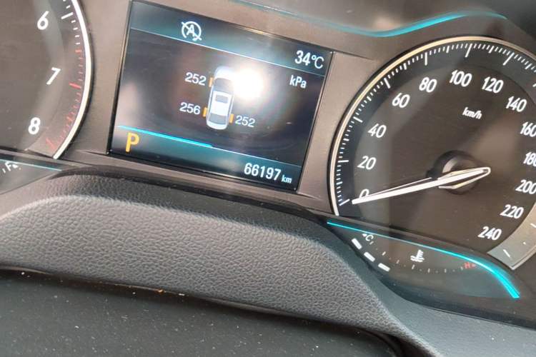 Used Buick GT 2017 15N Automatic Deluxe Edition Odometer Close Up