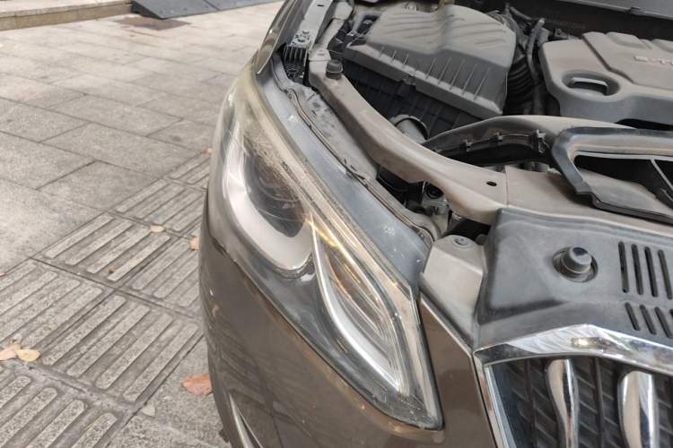 Used Buick GT 2017 15N Automatic Elite Version Right Front Headlight