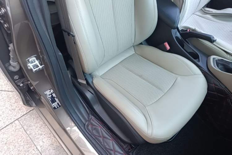 Used Buick GT 2017 15N Automatic Elite Version Right Front Seat