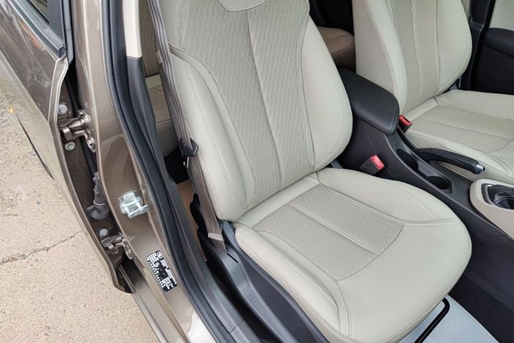 Used Buick GT 2017 15N Automatic Elite Version Right Front Seat