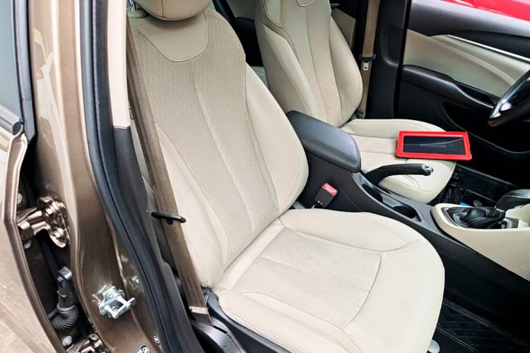 Used Buick GT 2017 15N Automatic Elite Version Right Front Seat