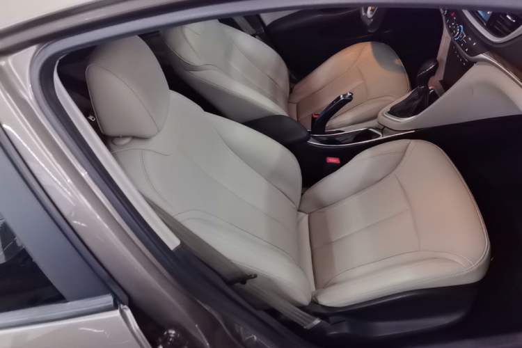 Used Buick GT 2017 15N Automatic Deluxe Edition Right Front Seat