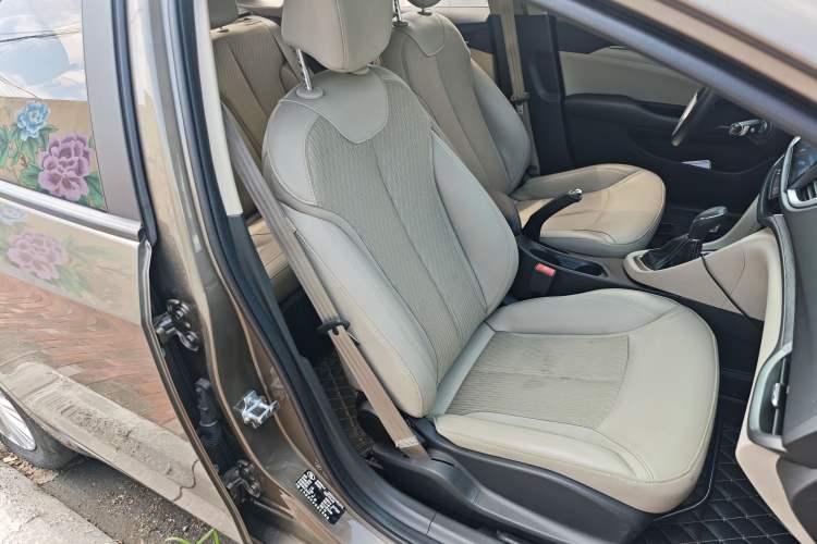 Used Buick GT 2017 15N Automatic Elite Version Right Front Seat