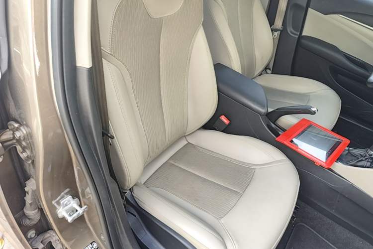 Used Buick GT 2017 15N Automatic Elite Version Right Front Seat