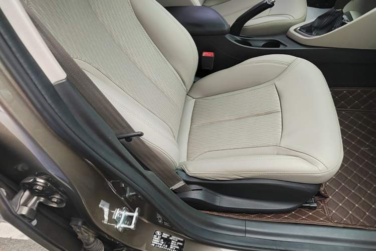 Used Buick GT 2017 15N Automatic Elite Version Right Front Seat