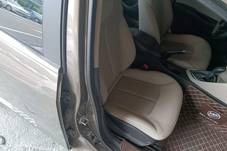 Used Buick GT 2017 15N Automatic Elite Version Right Front Seat