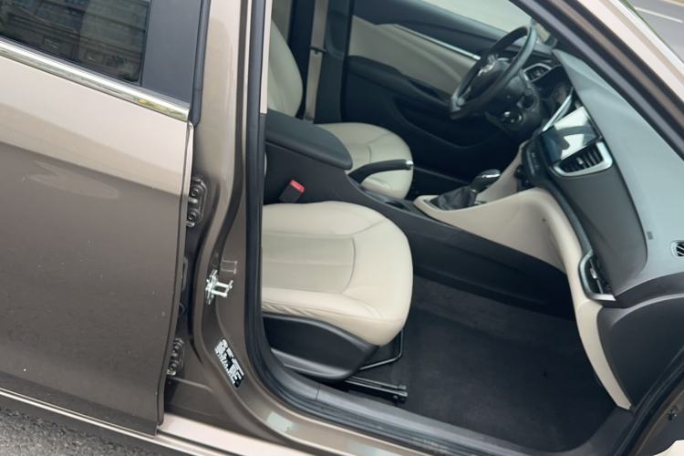Used Buick GT 2017 15N Automatic Elite Version Right Front Seat