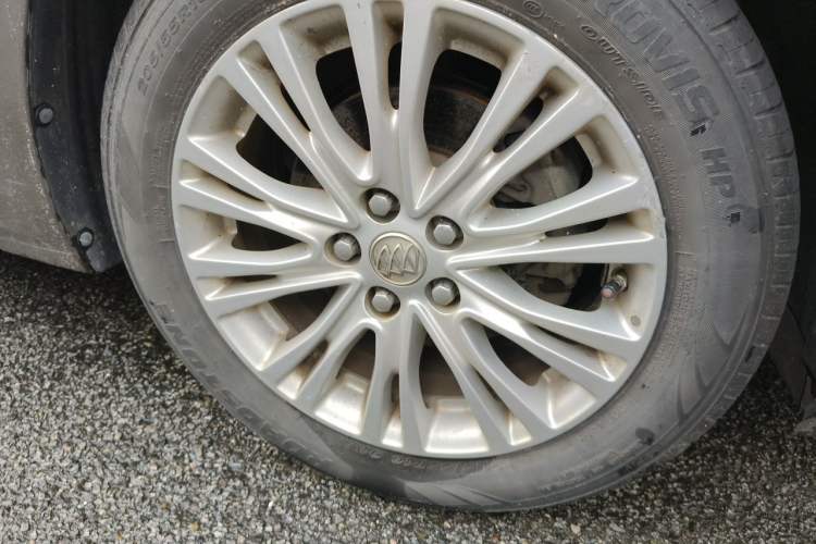 Used Buick GT 2017 15N Automatic Elite Version Right Front Wheel Hub