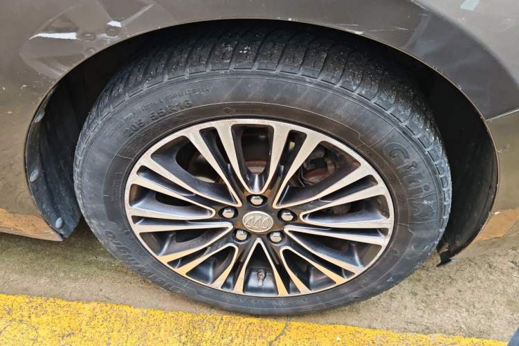 Used Buick GT 2017 15N Automatic Deluxe Edition Right Front Wheel Hub