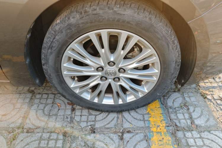 Used Buick GT 2017 15N Automatic Elite Version Right Front Wheel Hub