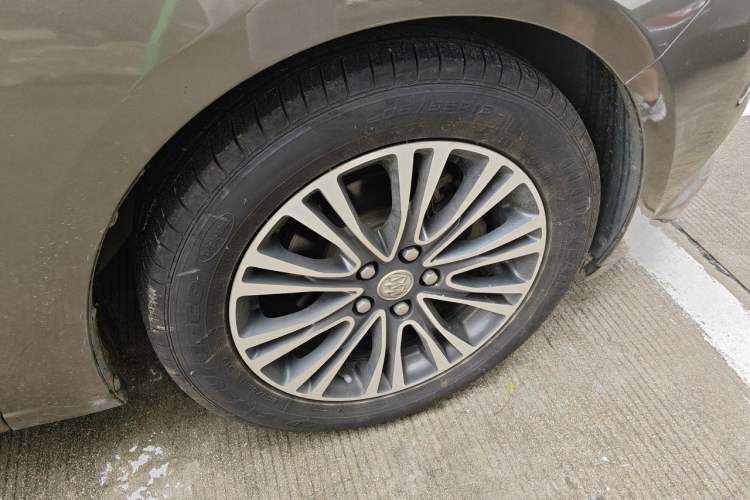 Used Buick GT 2017 15N Automatic Deluxe Edition Right Front Wheel Hub
