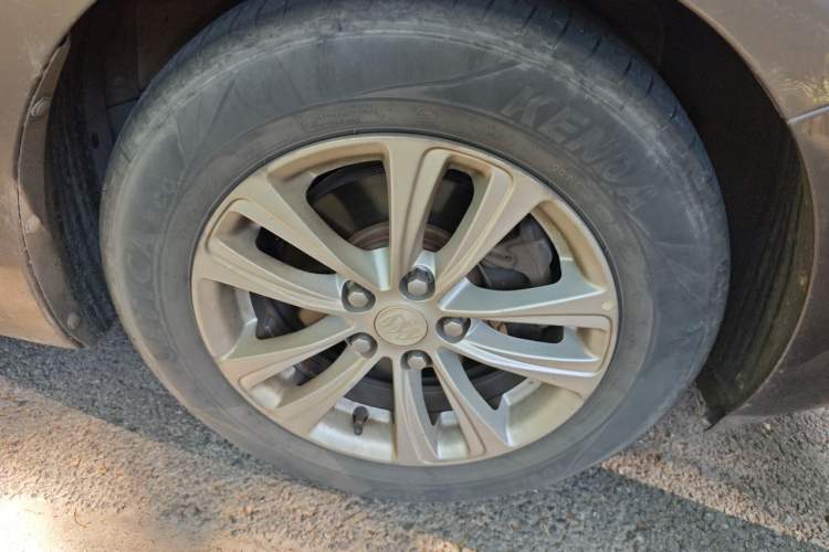 Used Buick GT 2017 15N Automatic Entry-Level Trim Right Front Wheel Hub