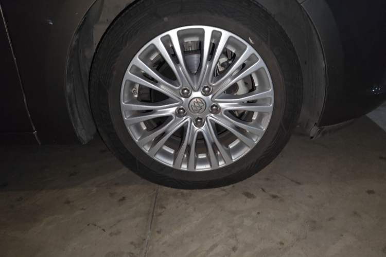 Used Buick GT 2017 15N Automatic Elite Version Right Front Wheel Hub