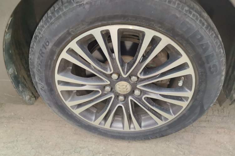 Used Buick GT 2017 15N Automatic Deluxe Edition Right Front Wheel Hub
