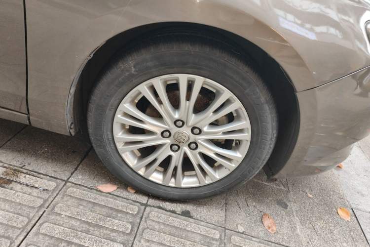 Used Buick GT 2017 15N Automatic Elite Version Right Front Wheel Hub