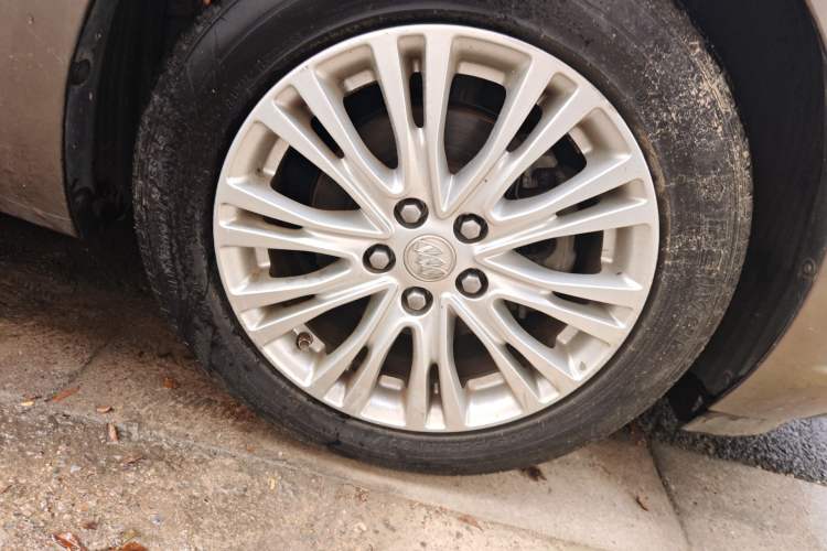 Used Buick GT 2017 15N Automatic Elite Version Right Front Wheel Hub