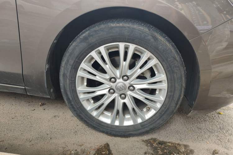 Used Buick GT 2017 15N Automatic Elite Version Right Front Wheel Hub