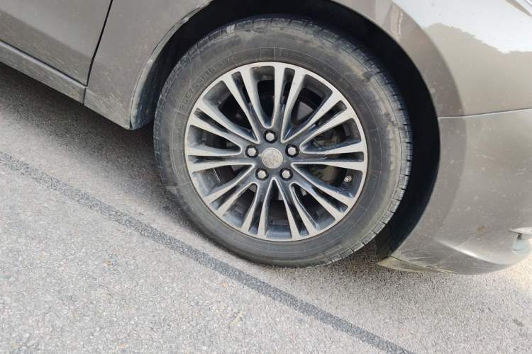 Used Buick GT 2017 15N Automatic Deluxe Edition Right Front Wheel Hub