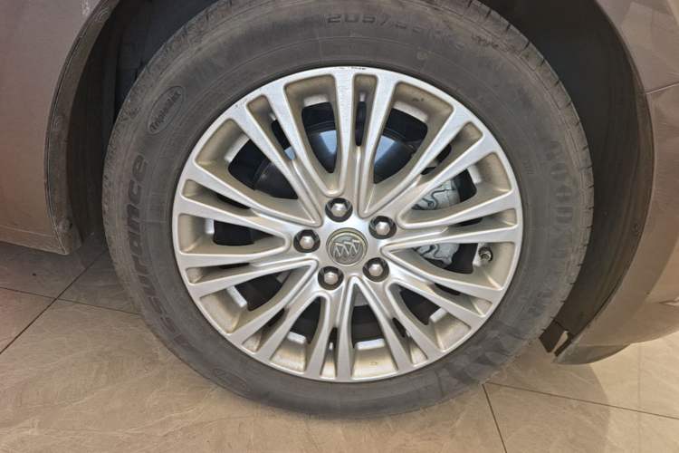 Used Buick GT 2017 15N Manual Elite Version Right Front Wheel Hub