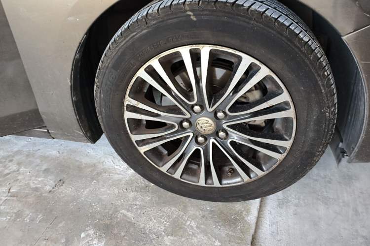 Used Buick GT 2017 15N Automatic Deluxe Edition Right Front Wheel Hub