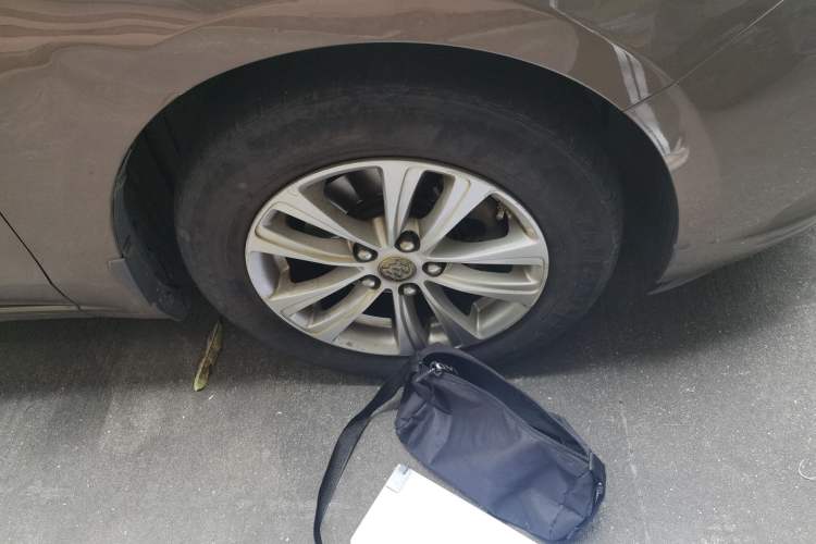 Used Buick GT 2017 15N Automatic Entry-Level Trim Right Front Wheel Hub