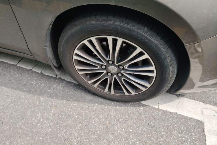 Used Buick GT 2017 15N Automatic Deluxe Edition Right Front Wheel Hub