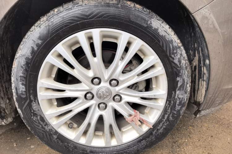 Used Buick GT 2017 15N Automatic Elite Version Right Front Wheel Hub