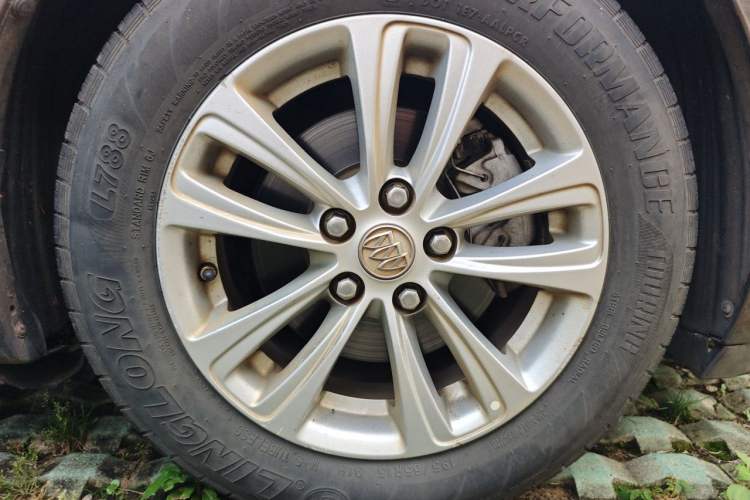 Used Buick GT 2017 15N Automatic Entry-Level Trim Right Front Wheel Hub