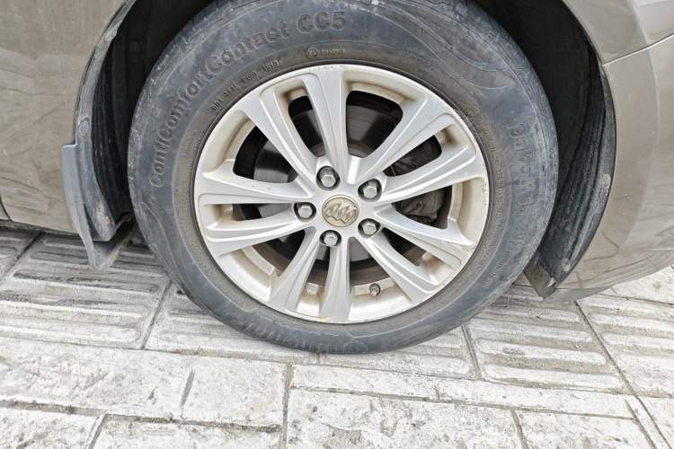 Used Buick GT 2017 15N Automatic Entry-Level Trim Right Front Wheel Hub