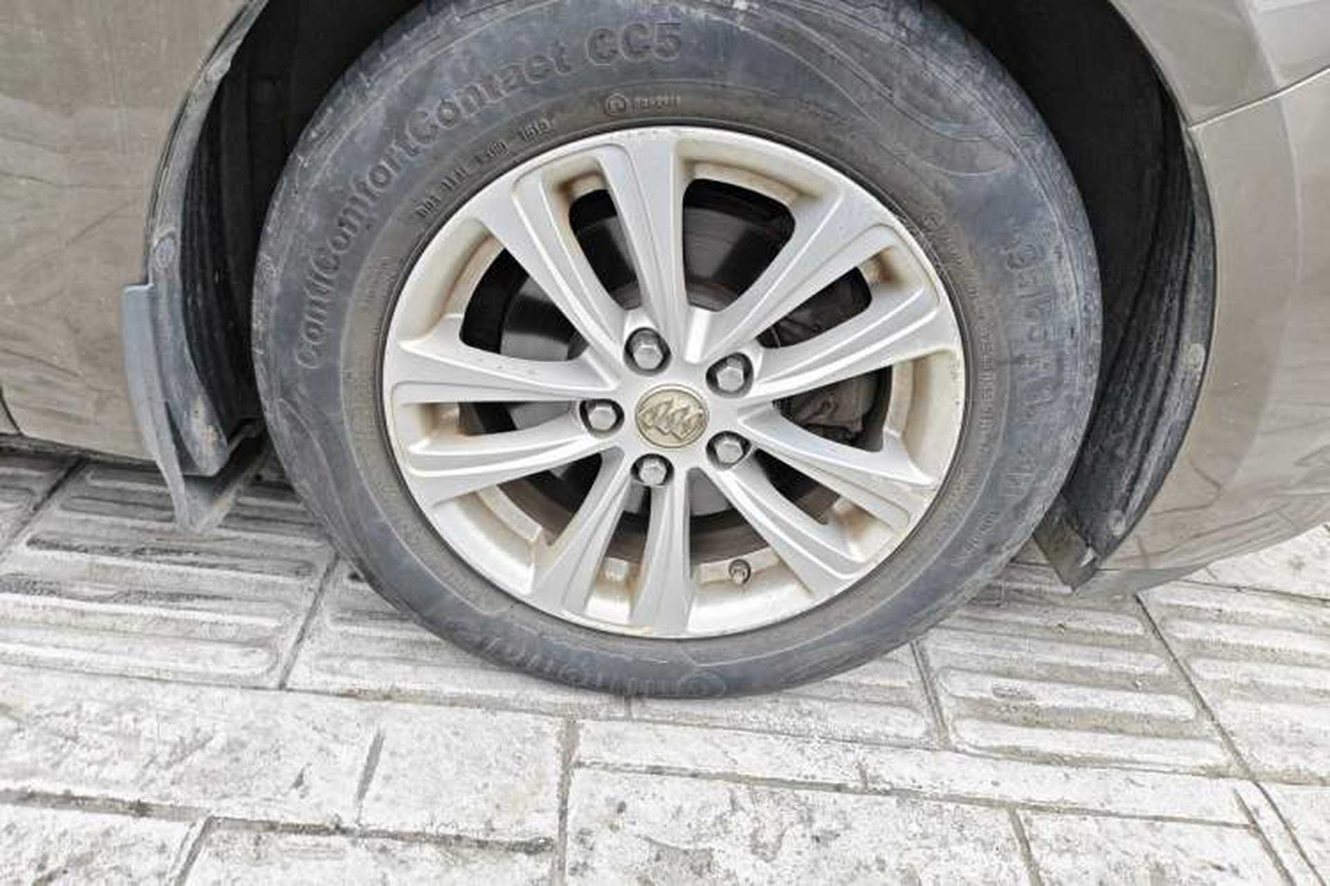 Used Buick GT 2017 15N Automatic Entry-Level Trim Right Front Wheel Hub