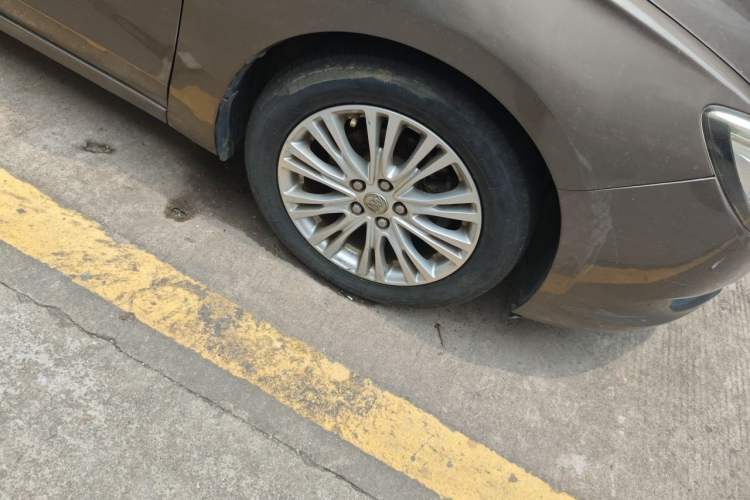 Used Buick GT 2017 15N Automatic Elite Version Right Front Wheel Hub